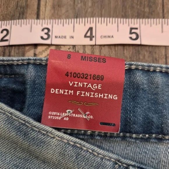 Levi's Signature High Rise Ankle Straight Jeans Size 8 Light Blue Distressed NWT - Picture 10 of 14